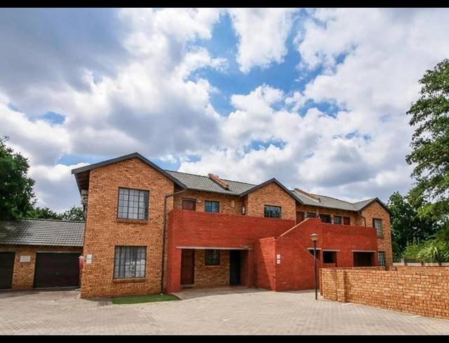 2 BEDROOM TOWNHOUSE FOR SALE IN MEYERTON CENTRAL